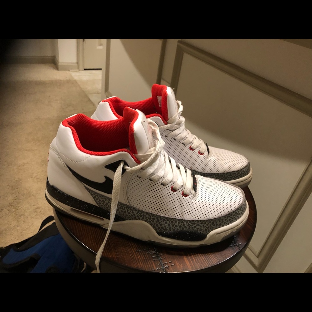 Men’s basketball shoes